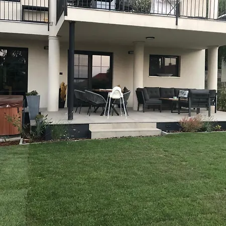 Bella * Balatonalmadi